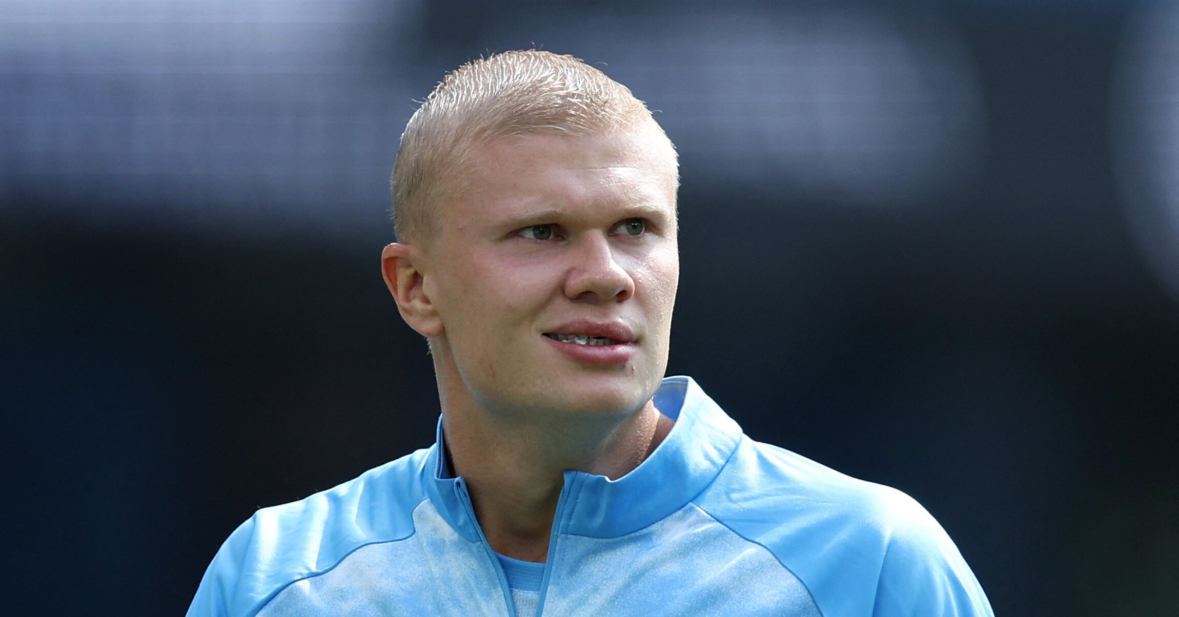 Nová sezona, nový účes. Haaland se ostříhal, vtipkoval s holohlavým Guardiolou