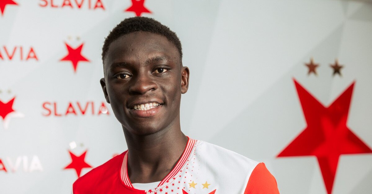 Le Slavia a attiré un adolescent gambien, le milieu de terrain Sosseh est arrivé du suédois Kalmar