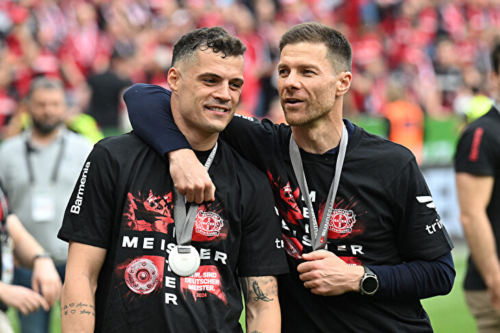 Xhaka o Alonsovi: Neměl zkušenosti, ale je to osobnost. Kabina mu okamžitě naslouchala