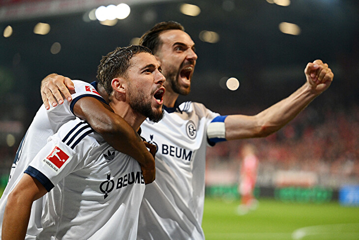 Bundesliga - souhrn 3. kola: Nováček z Gelsenkirchenu slaví první výhru v sezoně