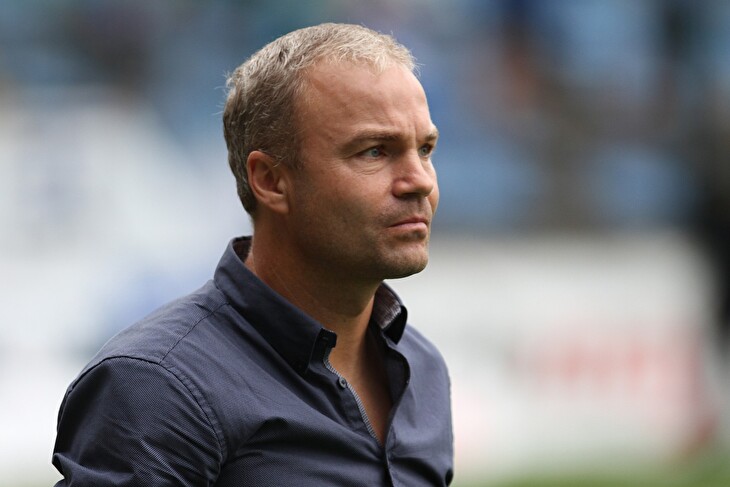 V modrobílém napříč generacemi: Pád na dno