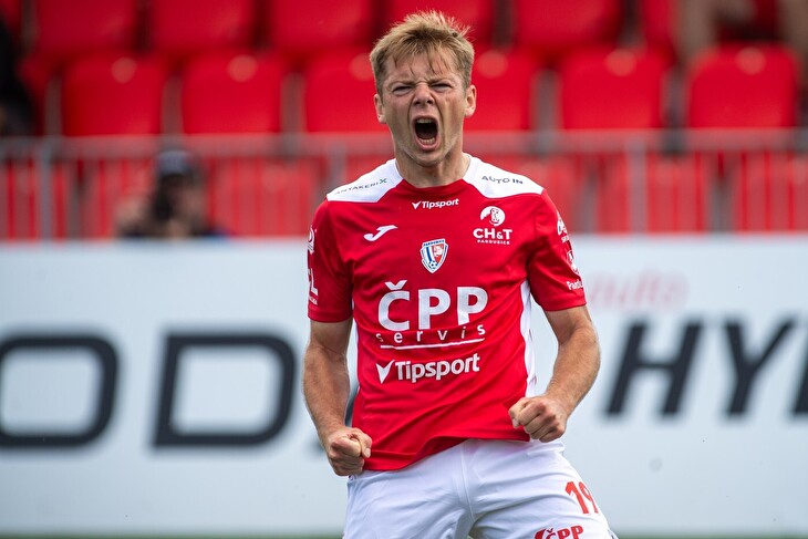 Zpět na východě Čech. Hlavatý dostal od Pardubic smlouvu na čtyři a půl roku