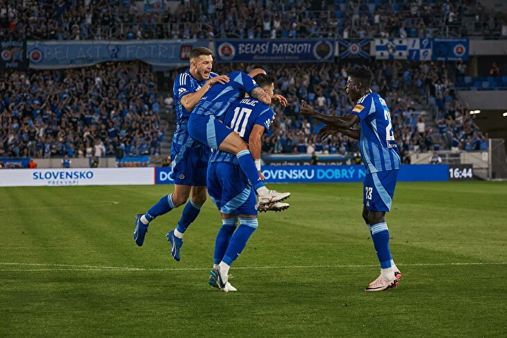 Konferenční liga - souhrn 4. kola ligové fáze: Šín u výhry AZ, Slovan Bratislava zdolal Španěly