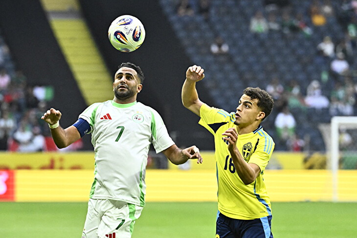 Alžírsko si nepřipouští další kolaps. Znovu si nesmíme dovolit selhat, hlásal Mahrez