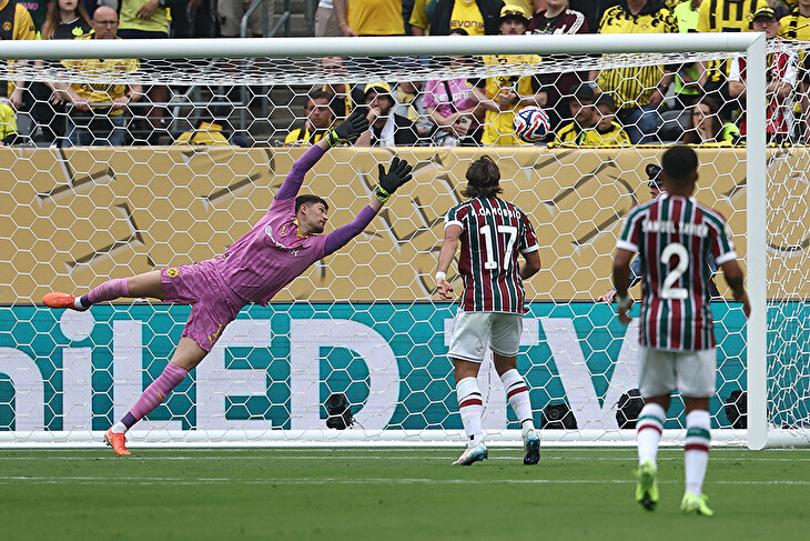 Kobel kraloval proti Fluminense. Myslíme si, že se fotbal hraje jenom Evropě, povídal Kovač