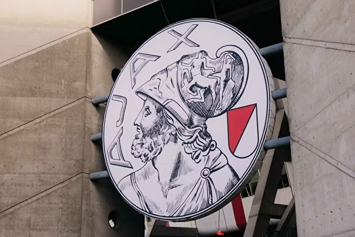 Amsterdam čeká bitva týmů, které letos padly na dno: Ajax uvítá Benfiku