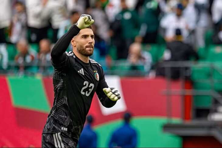 Zidane pod dohledem otce pomohl k výhře Alžírska. Děda je na mě pyšný, prozradil