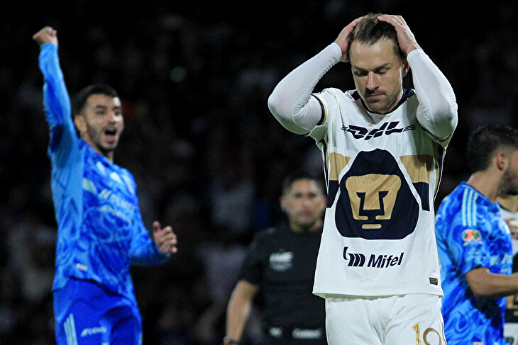 Smolař Ramsey. Znovu se zranil a s mexickým Pumas se dohodl na ukončení smlouvy