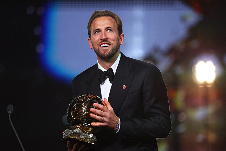 Od posměchu ke Zlatému míči! Věčný smolař bez trofejí umlčel kritiky, Kane je králem světa