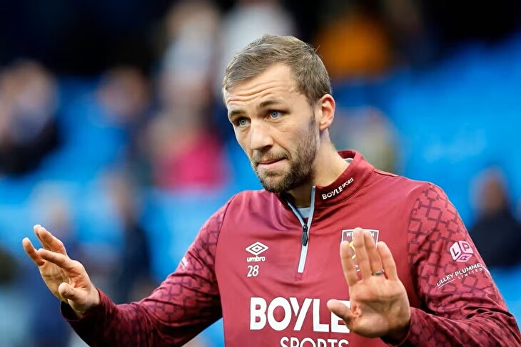 Ze stálice základní sestavy na lavičku náhradníků. Odejde v zimě Souček z West Hamu?