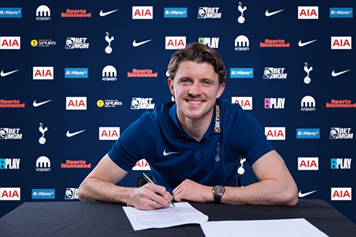 Gallagher bude znovu hrát Premier League. Záložník vyměnil Atlético za Tottenham