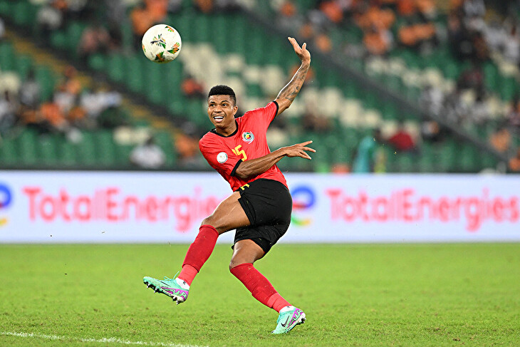 Pobřeží slonoviny směřuje za obhajobou, Kamerun v rozkladu. Překvapí hráči Mosambiku?