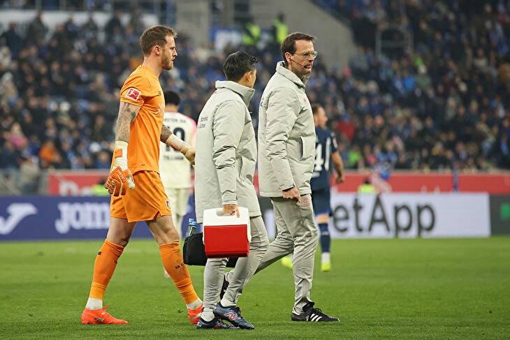 Leverkusenu se zranila brankářská jednička. Rolfes nevyloučil příchod nového gólmana