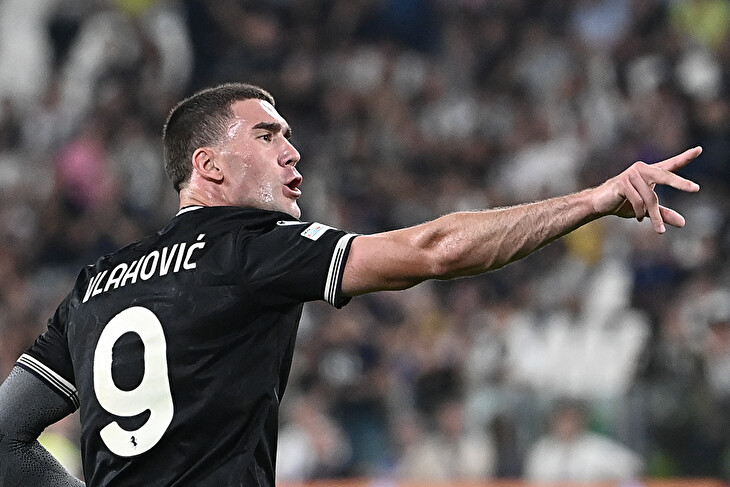 Zaujal Barcu, Bayern i AC Milán. Vlahovič bude v létě volný hráč, který obr po něm sáhne?