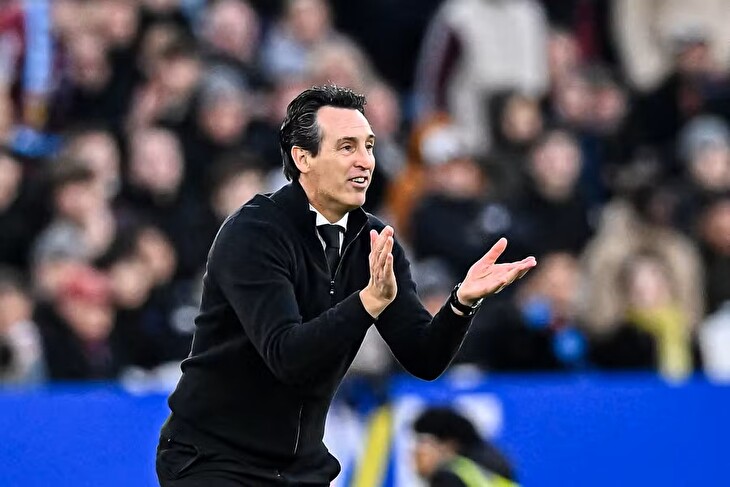 Aston Villa se vítěznou šňůrou drží čela tabulky. Nejsme adepti na titul, krotí euforii Emery