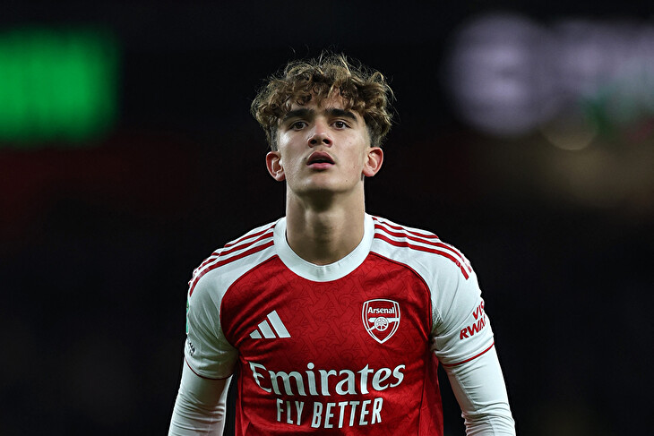 Supertalent Arsenalu na dlouho mimo hru. Dowman byl zraněn v přáteláku s United, hrál i Jesus