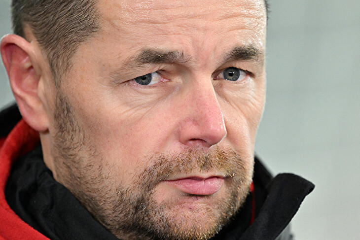 Lens ukončilo hledání trenérského papeže, Stilla na lavičce nahradil Sage