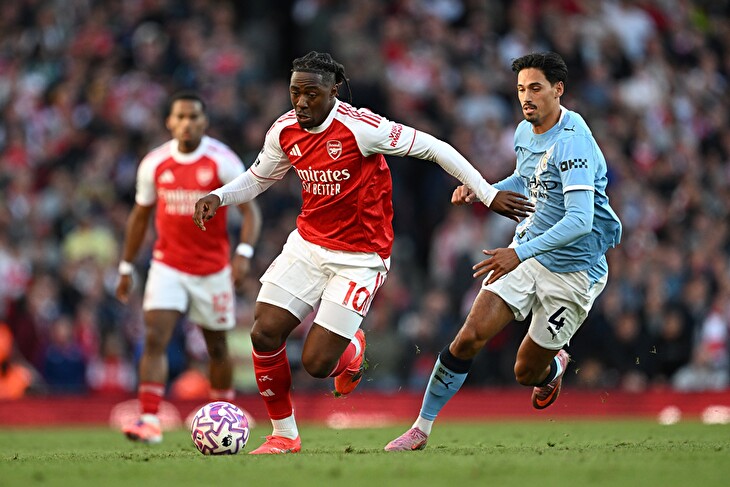 Neville o možném vítězi Premier League: Arsenal by se musel porazit sám, aby nevyhrál